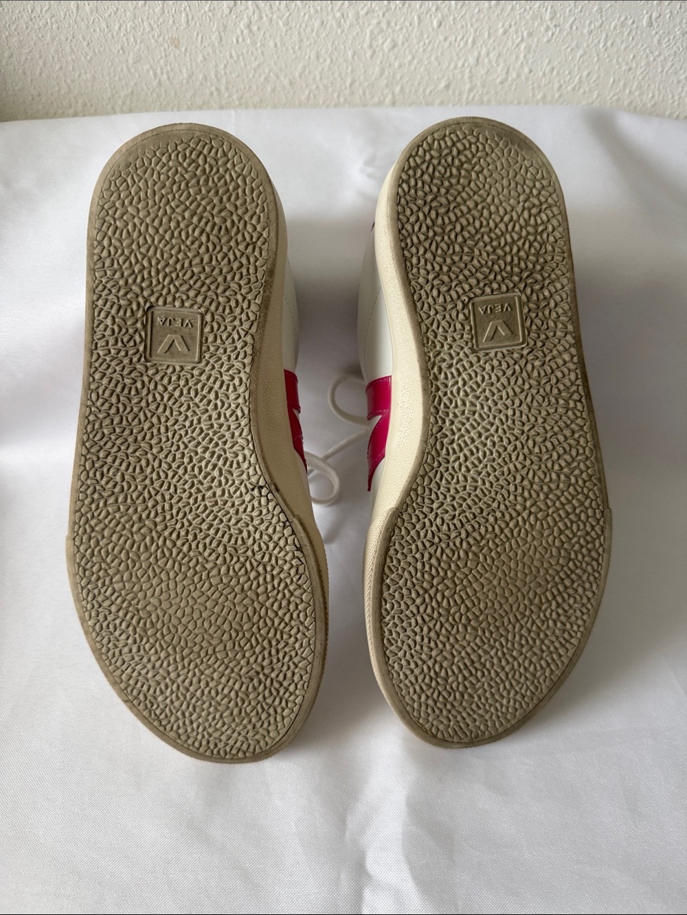 White VEJA Sneakers with Pink Accent V Logo - Women's Casual Trainers - Picture 5 of 8